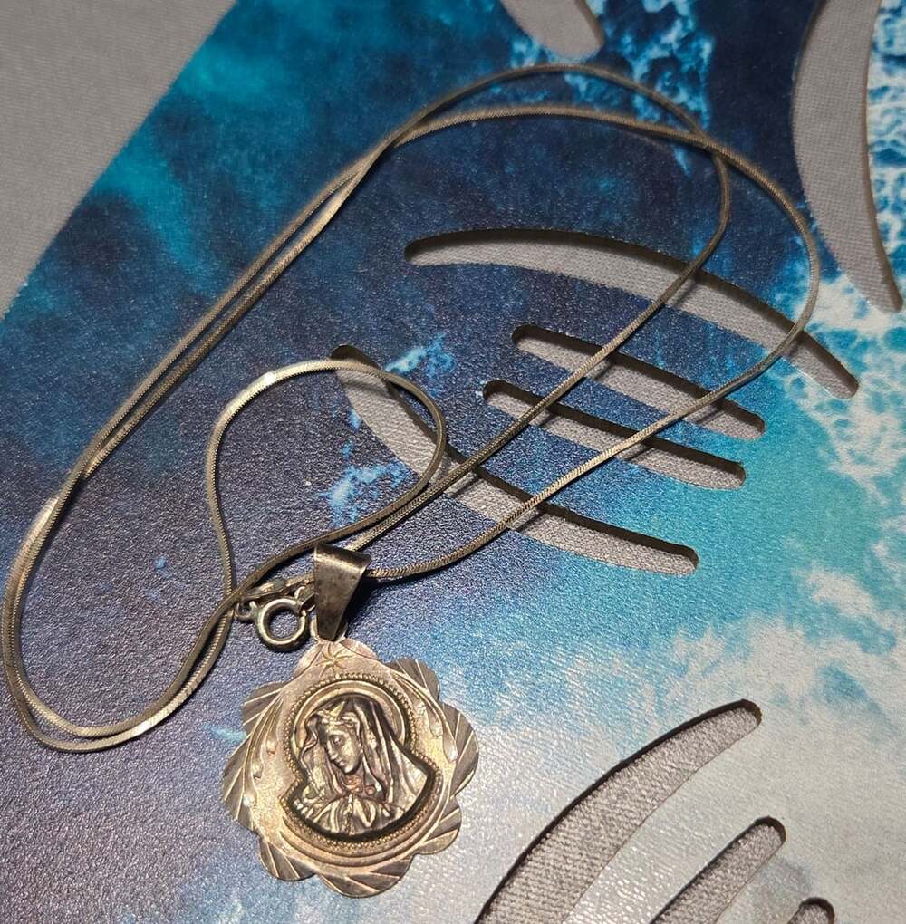 Vintage Sterling Silver 925 Virgin Mary Religious Pendant Necklace